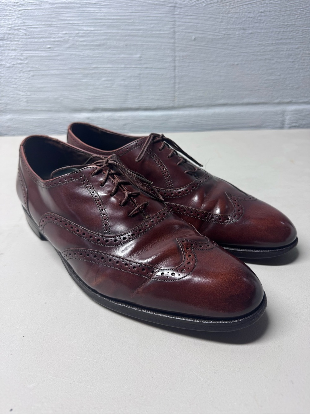 Men’s (10D) Brown Florsheim wingtip dress shoes